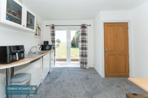 Annexe - Sitting/Kitchen- click for photo gallery